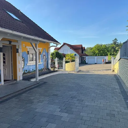 Apartman 84 Qm Nahe Europa Park Bis 6 Personen Hunde Willkommen Komplett Eingezaeunt Herbolzheim